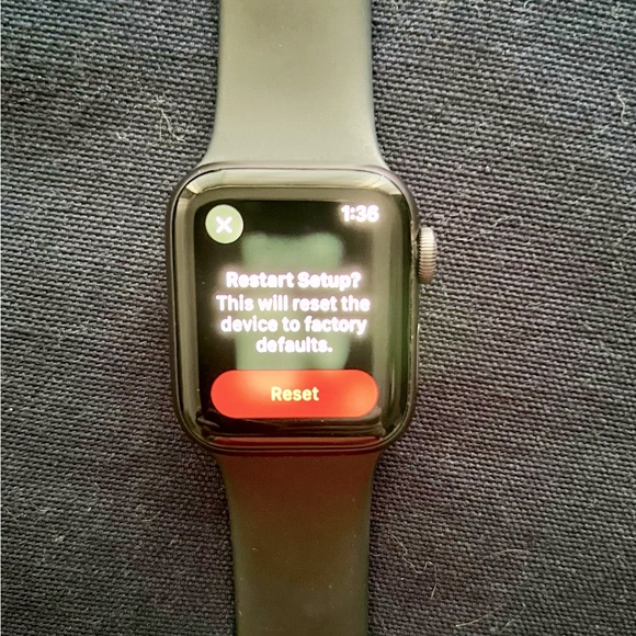 40mm Apple Watch SE (1st gen.) - Picture 9 of 13